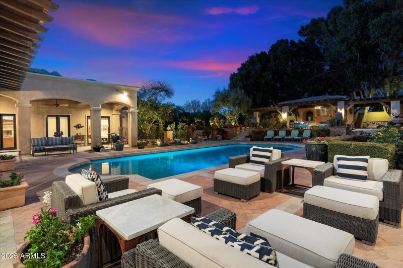 108-Lounge by Pool