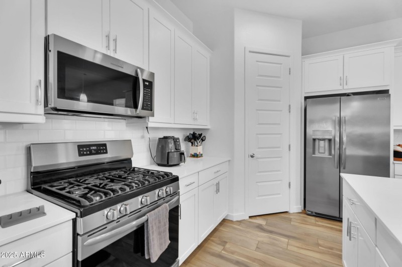 Stove, oven, mircowave, and fridge