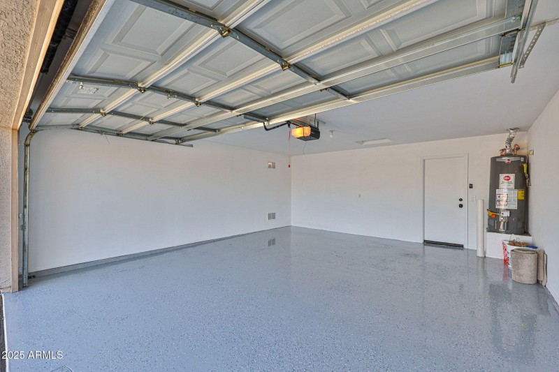 garage w epoxy floor