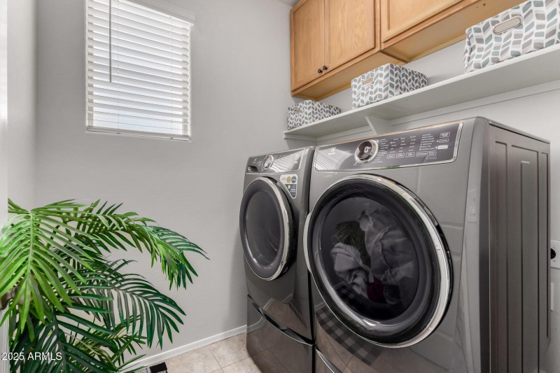 Laundry w/ Storage