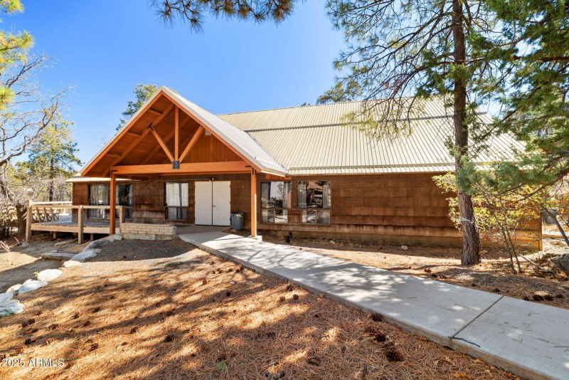 4-Lodge