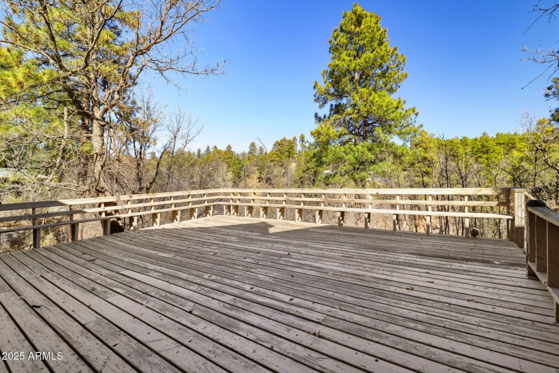 9-Lodge Deck