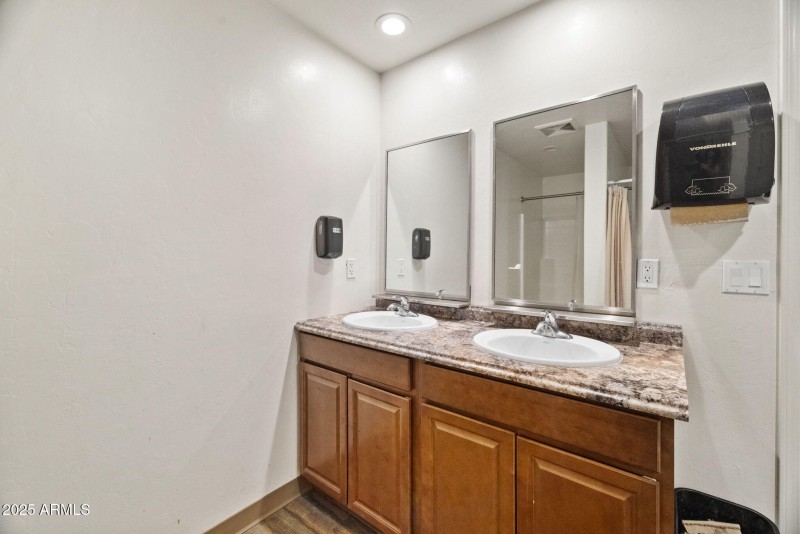 26-Cabin Bathroom
