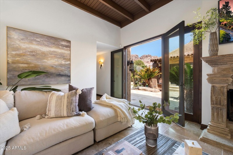 Family Room w Camelback View