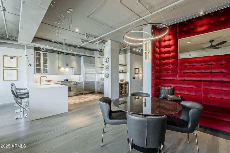 Lounge Area/Bar