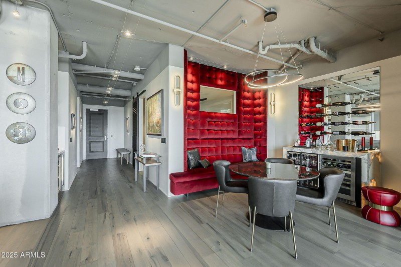 Lounge Area/Bar