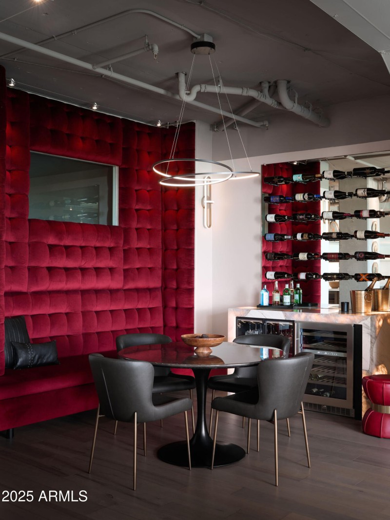 2211 Lounge