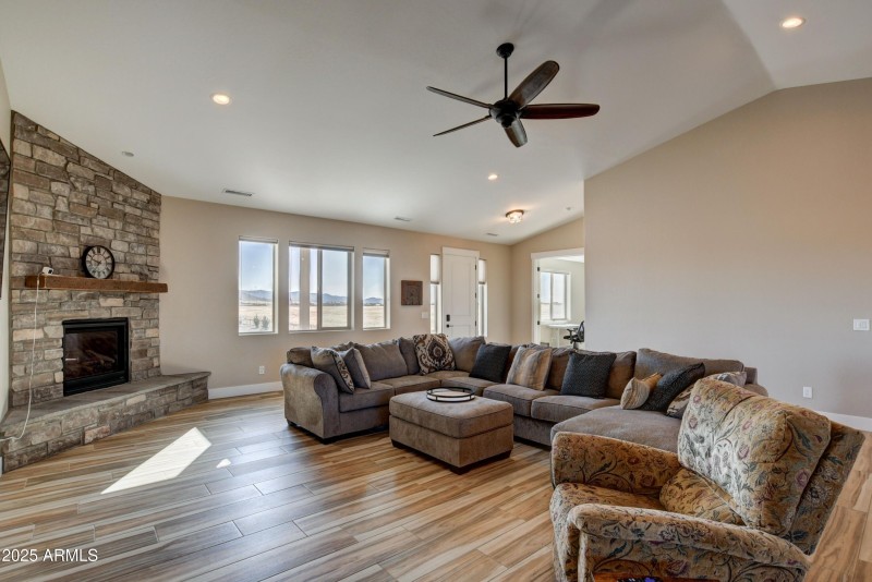 10250 N. Steel Road - Photo - Living Roo