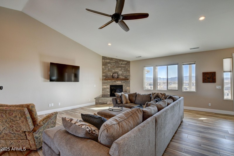 10250 N. Steel Road - Photo - Living Roo