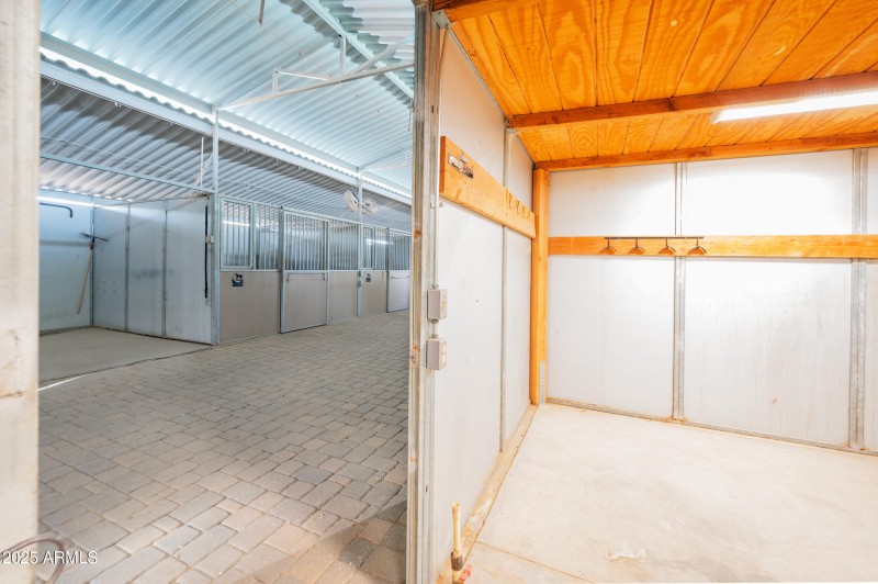 barn_office_1