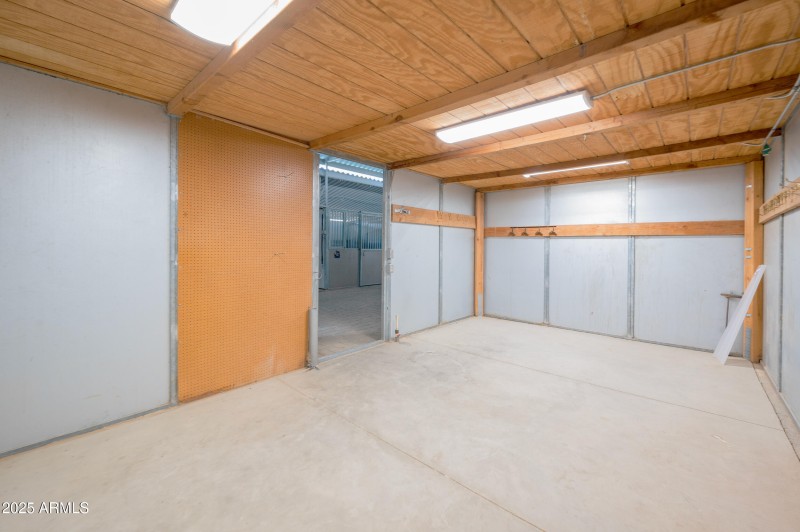 barn_office_2