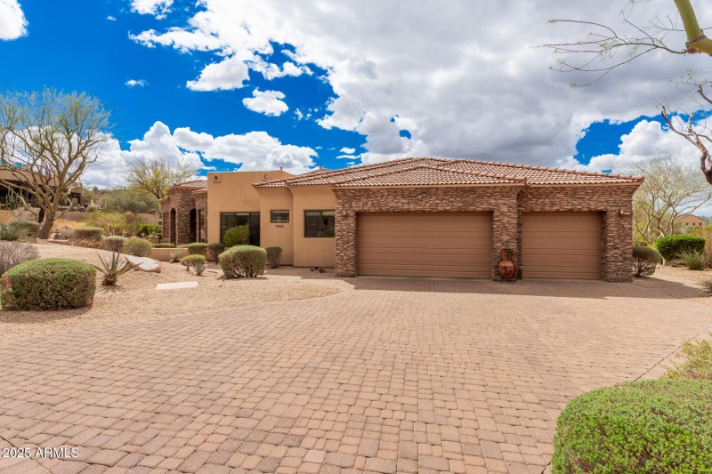 7013 E SUMMIT TRAIL CIR