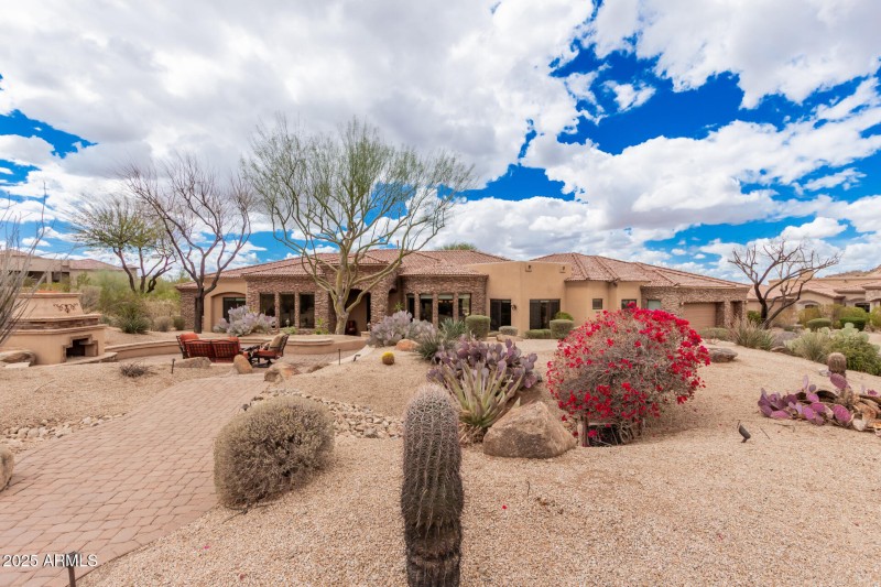 7013 E SUMMIT TRAIL CIR