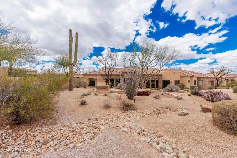 7013 E SUMMIT TRAIL CIR