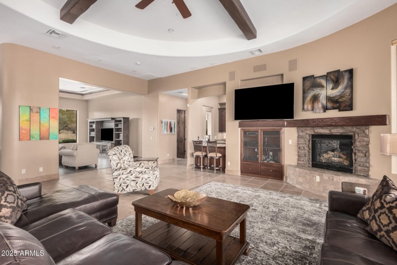 7013 E SUMMIT TRAIL CIR