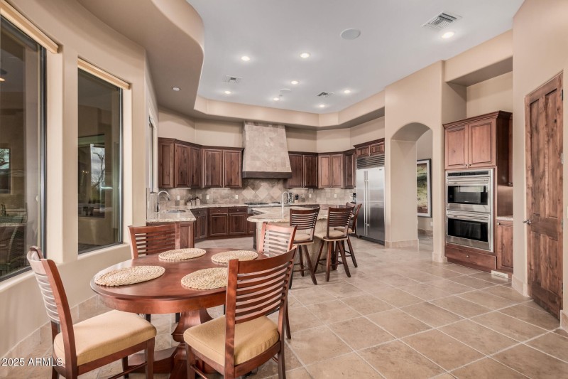 7013 E SUMMIT TRAIL CIR