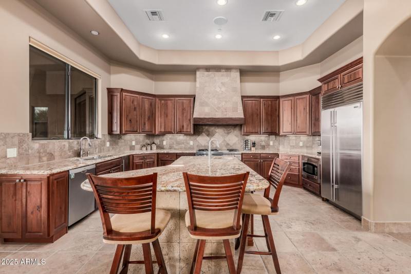 7013 E SUMMIT TRAIL CIR