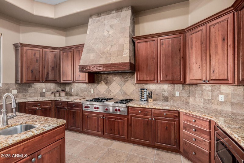 7013 E SUMMIT TRAIL CIR