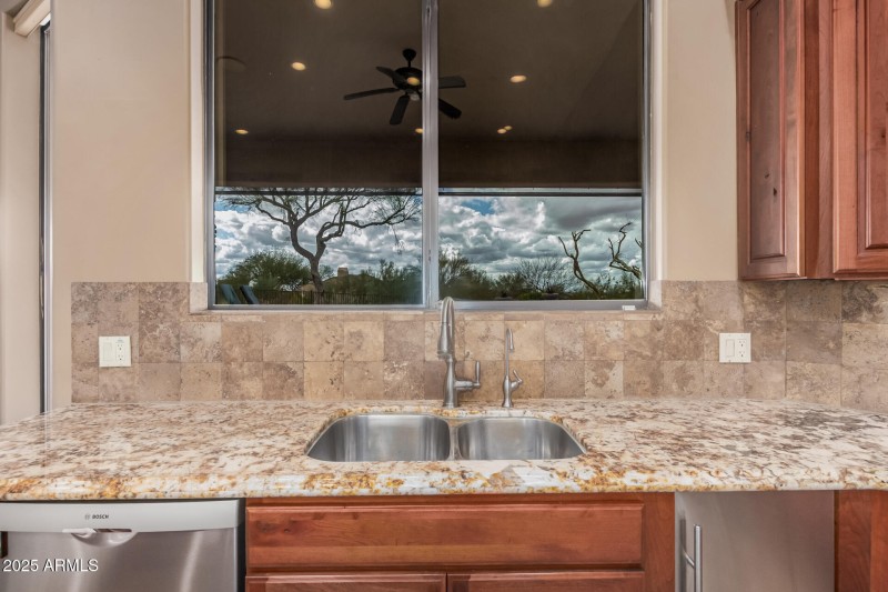 7013 E SUMMIT TRAIL CIR
