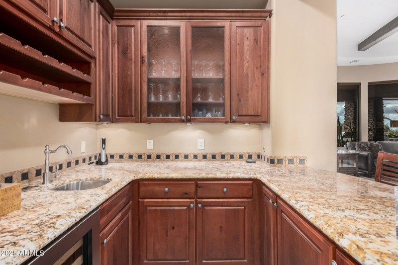 7013 E SUMMIT TRAIL CIR