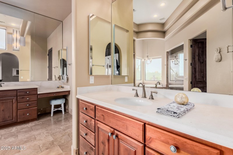 7013 E SUMMIT TRAIL CIR