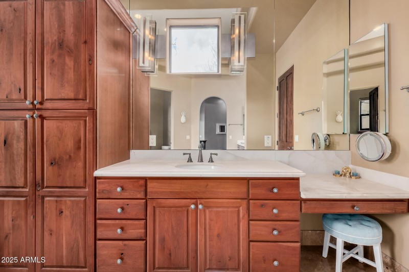 7013 E SUMMIT TRAIL CIR