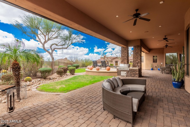 7013 E SUMMIT TRAIL CIR