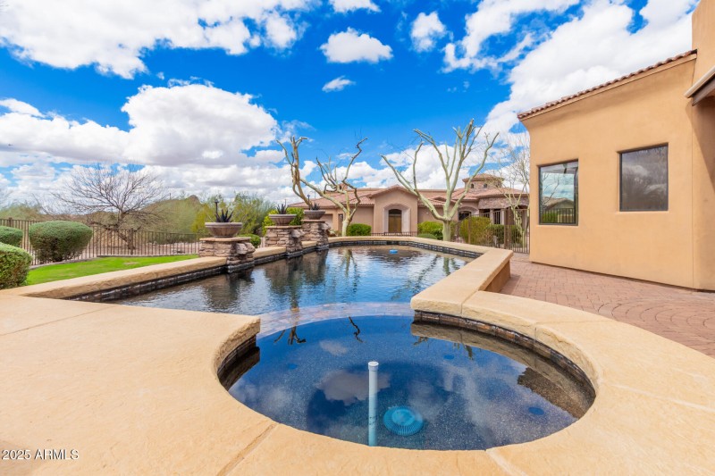 7013 E SUMMIT TRAIL CIR