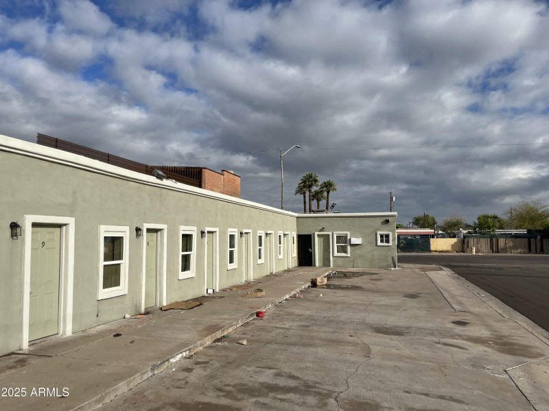 Exterior 4