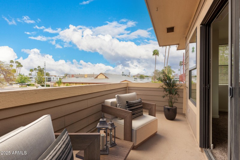 702 Beck- Furnished Patio Pic