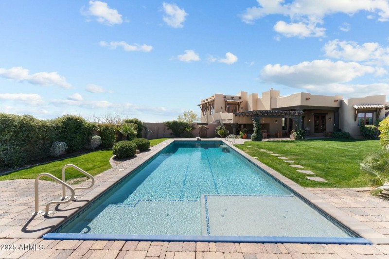 Pool Sitting area