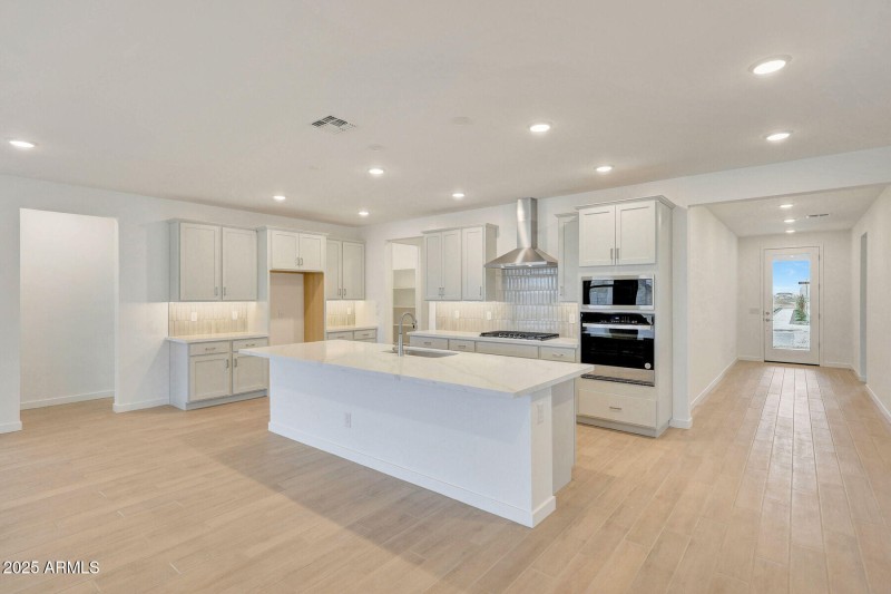 1005_Crimson_14770_Kitchen