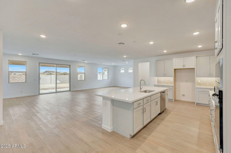 Crimson_14770_Kitchen5