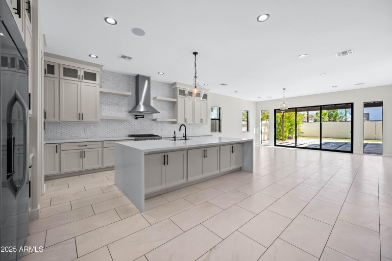 4409 N 32nd St, Phoenix, AZ 85018-2