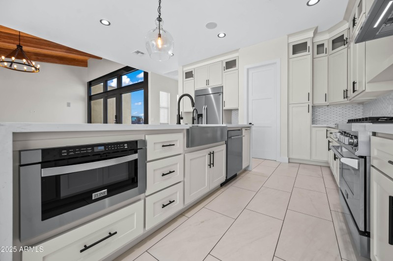 4409 N 32nd St, Phoenix, AZ 85018-6