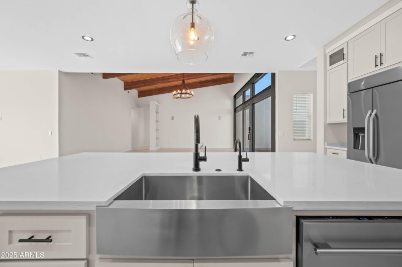 4409 N 32nd St, Phoenix, AZ 85018-9