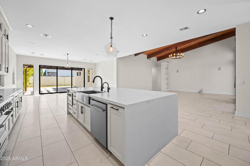 4409 N 32nd St, Phoenix, AZ 85018-10