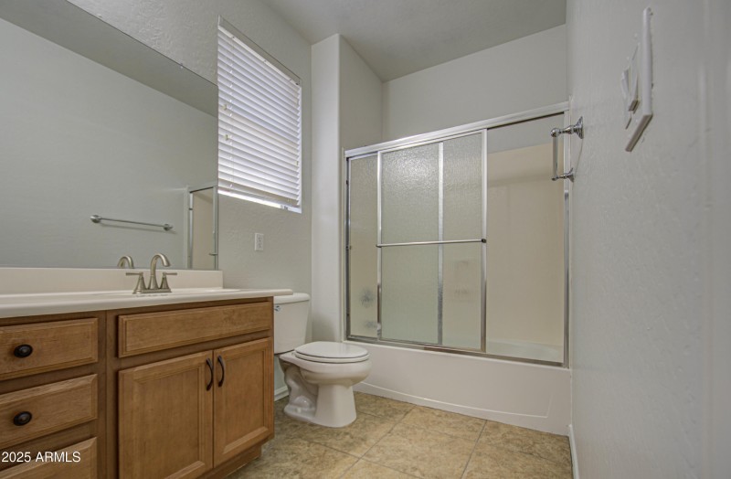 Bathroom 2-pic 2