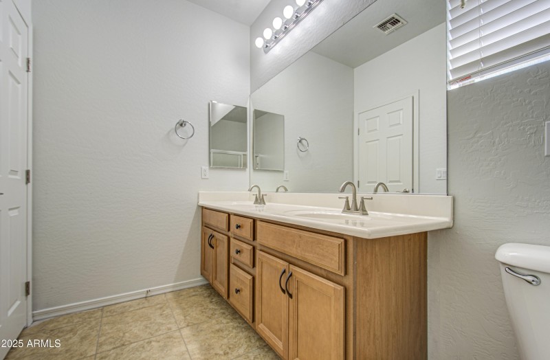 Bathroom 2-pic 3