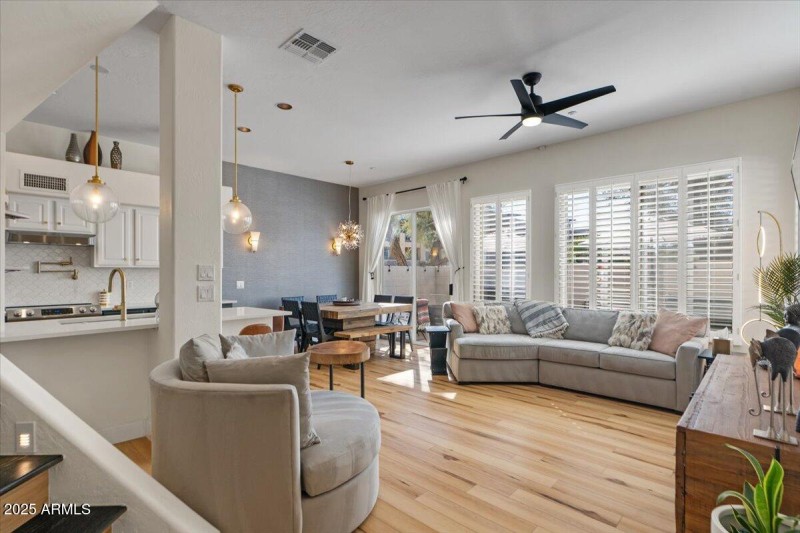 06-Living Room