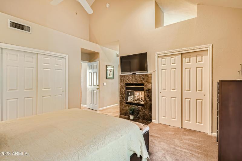 Cozy master with 2 way Fireplace