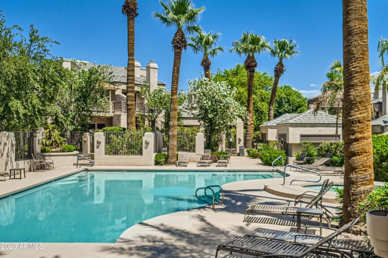 Community Heated Pool & Spa