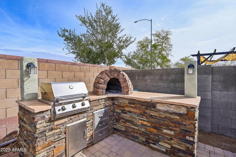 45-web-or-mls-W Quail Ave-045