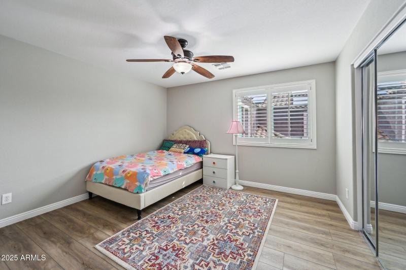 24-web-or-mls-W Quail Ave-024