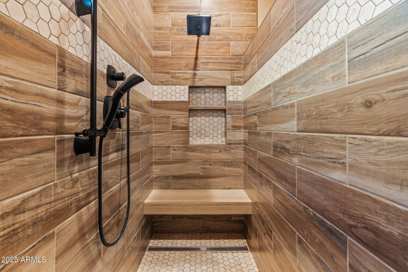 Master Walk In Shower
