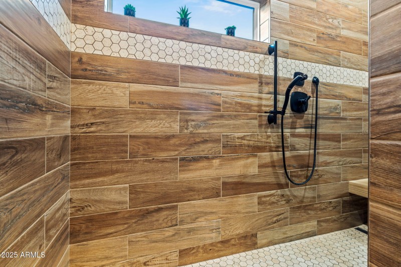 Master Walk In Shower