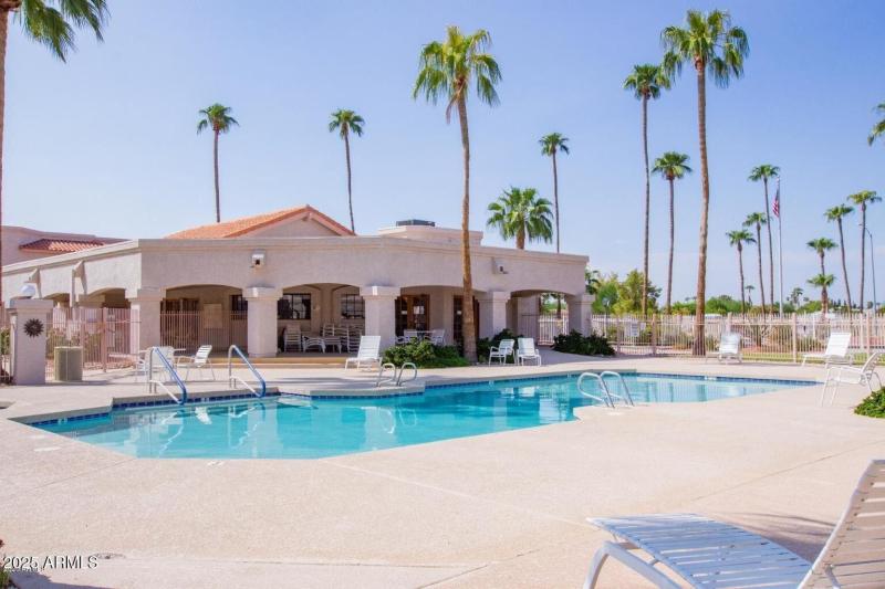 9151 W Greenway #212 Photo 18