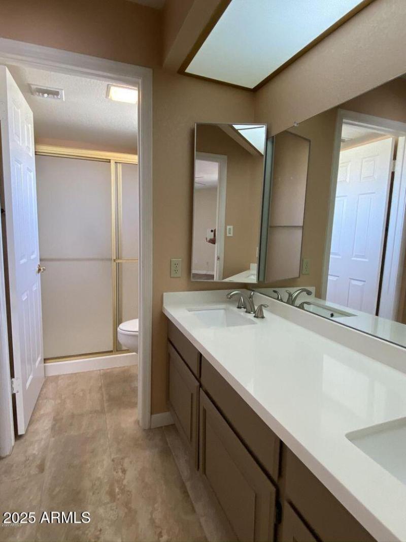 9151 W Greenway #212 Photo 12