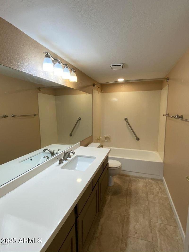 9151 W Greenway #212 Photo 11