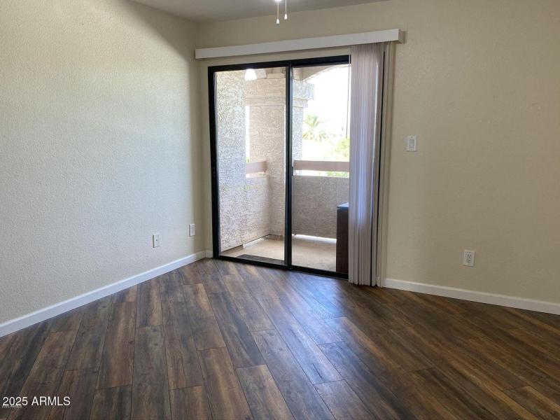 9151 W Greenway #212 Photo 10